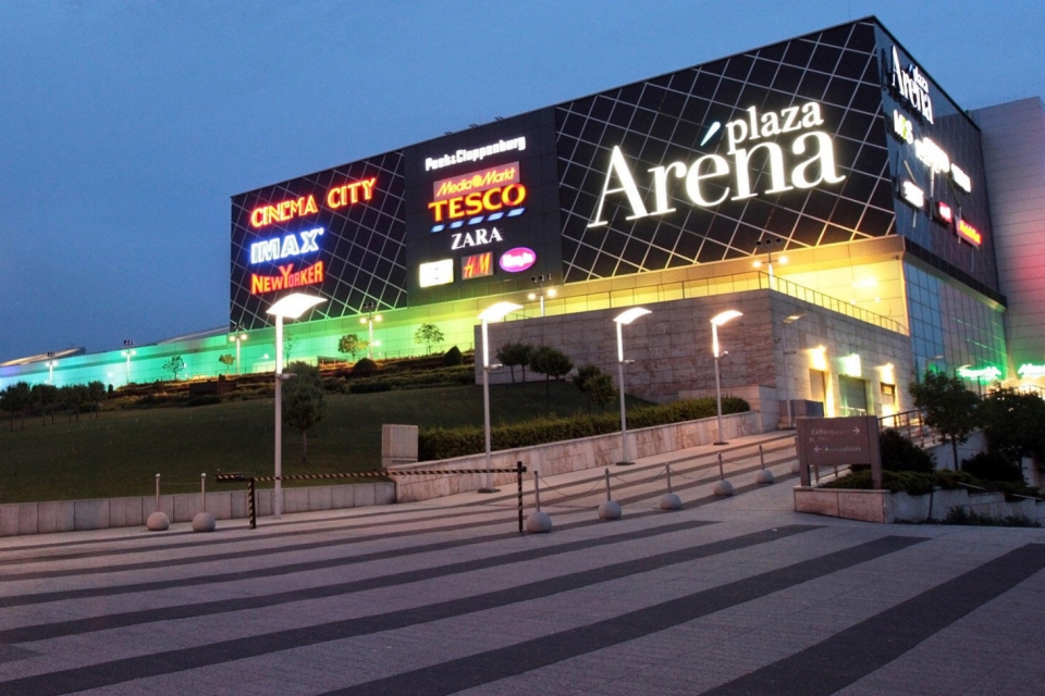 Symmetry Arena Kft.